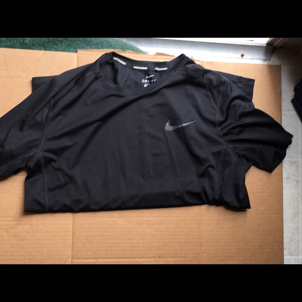 Men’s black Nike shirt